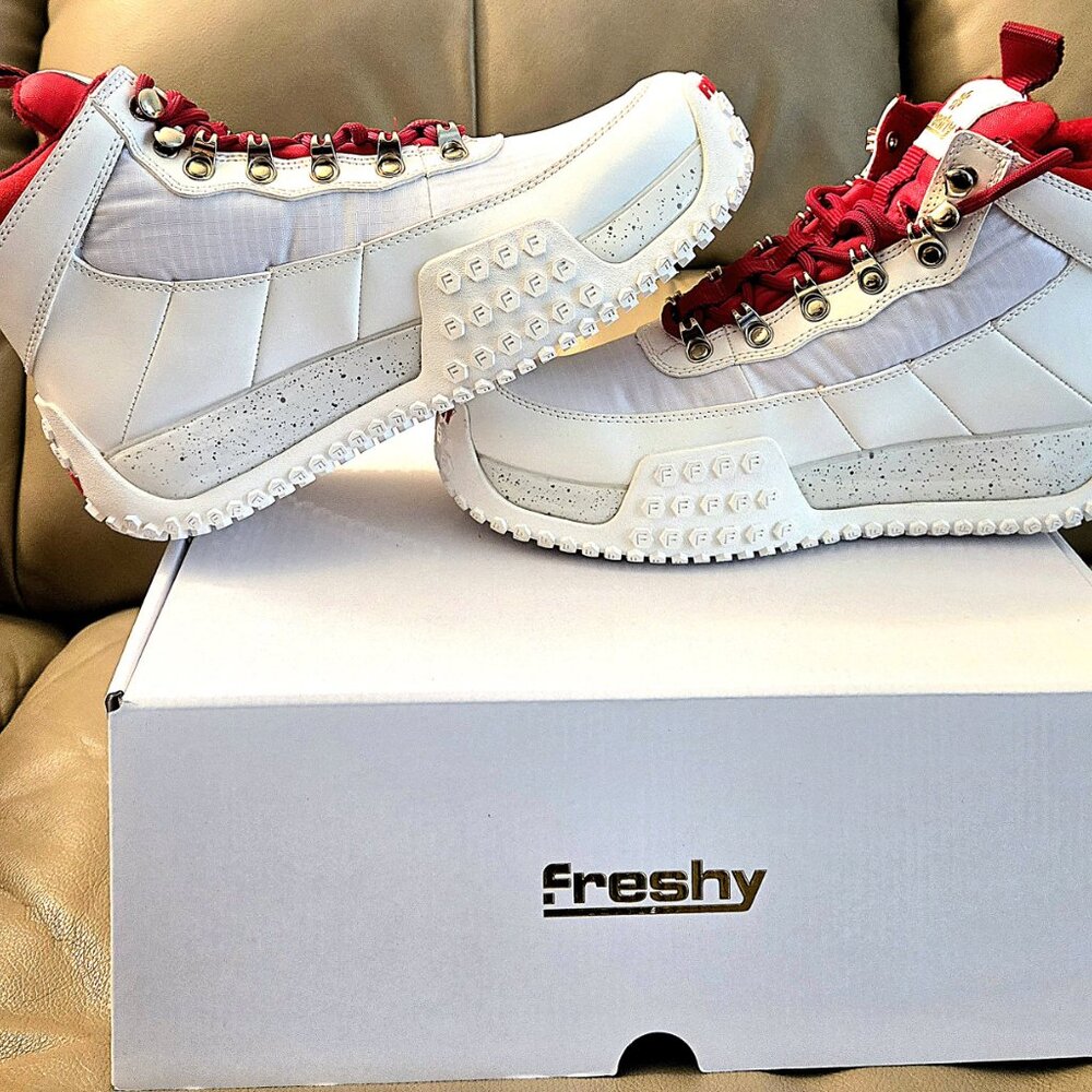 Freshy World Navigator White / Red Shoe - Boot Size 8.5 men's / 10.5 women's NIB